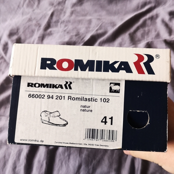 Shearling Slippers BNIB (EU41 fit small) - Picture 3 of 5